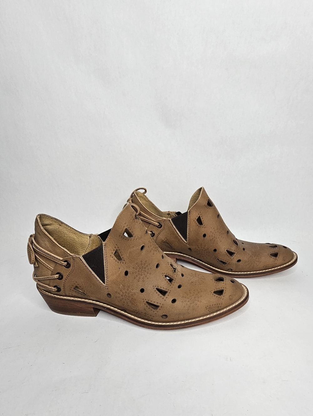 Musse & Cloud "Coolise" laser-cut leather ankle booties 10 - Picture 4 of 13